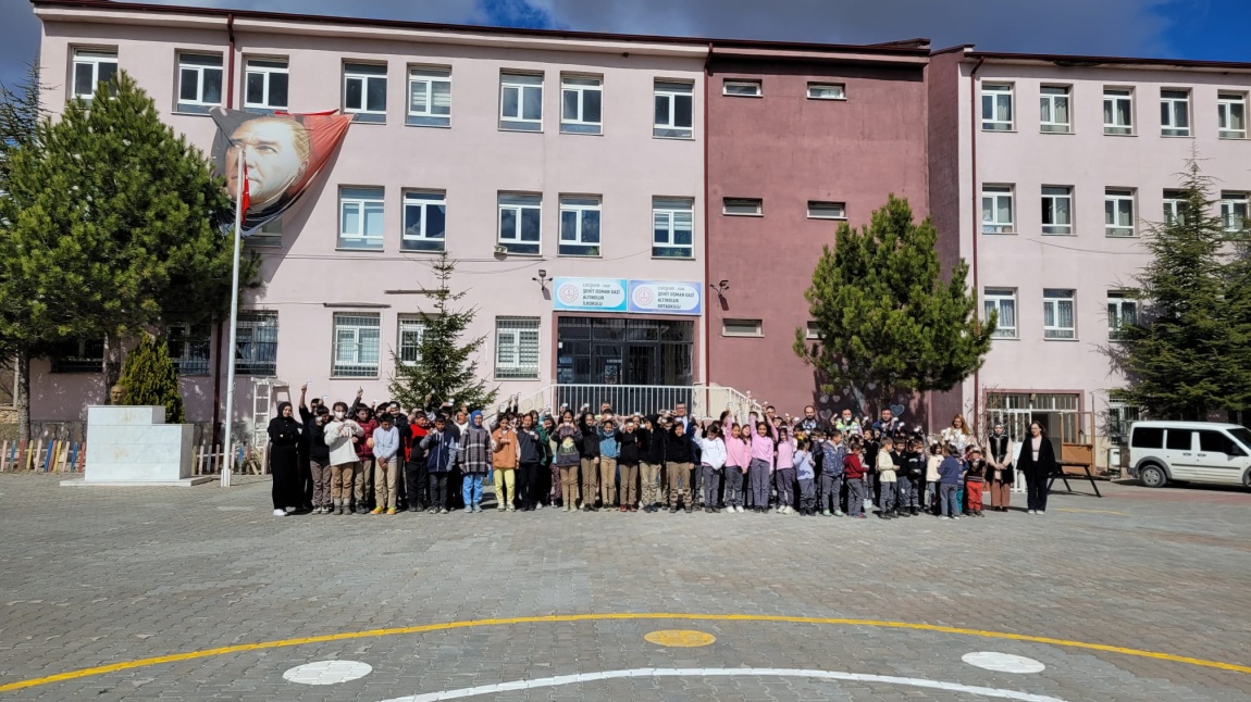 İlçemiz Şehit Osman Gazi Altınoluk İlk-Ortaokulu Çok Amaçlı Salonunda Trafik Eğitimi Yapıldı.